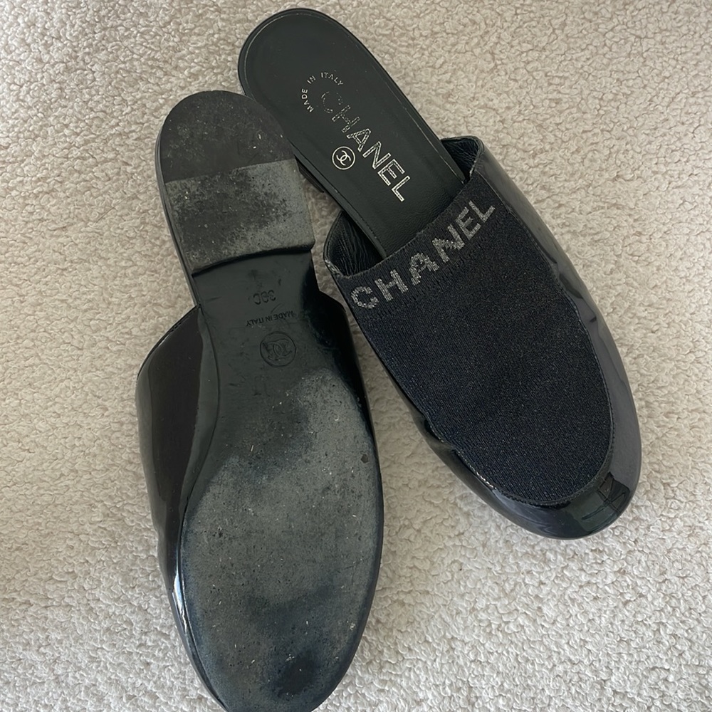 Chanel Slides - Picture 2 of 4